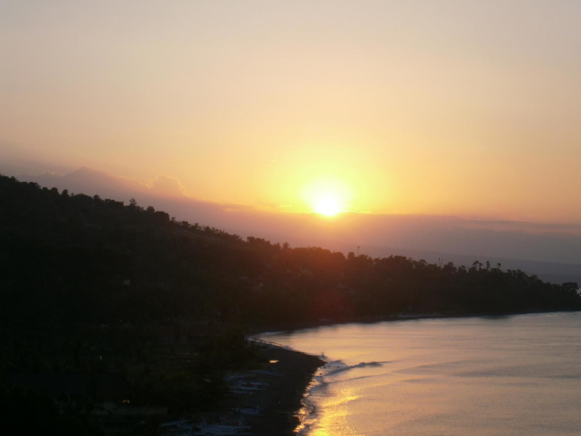 Waenis Sunset View Hotel And Restaurant, Amed, Bali Exterior foto
