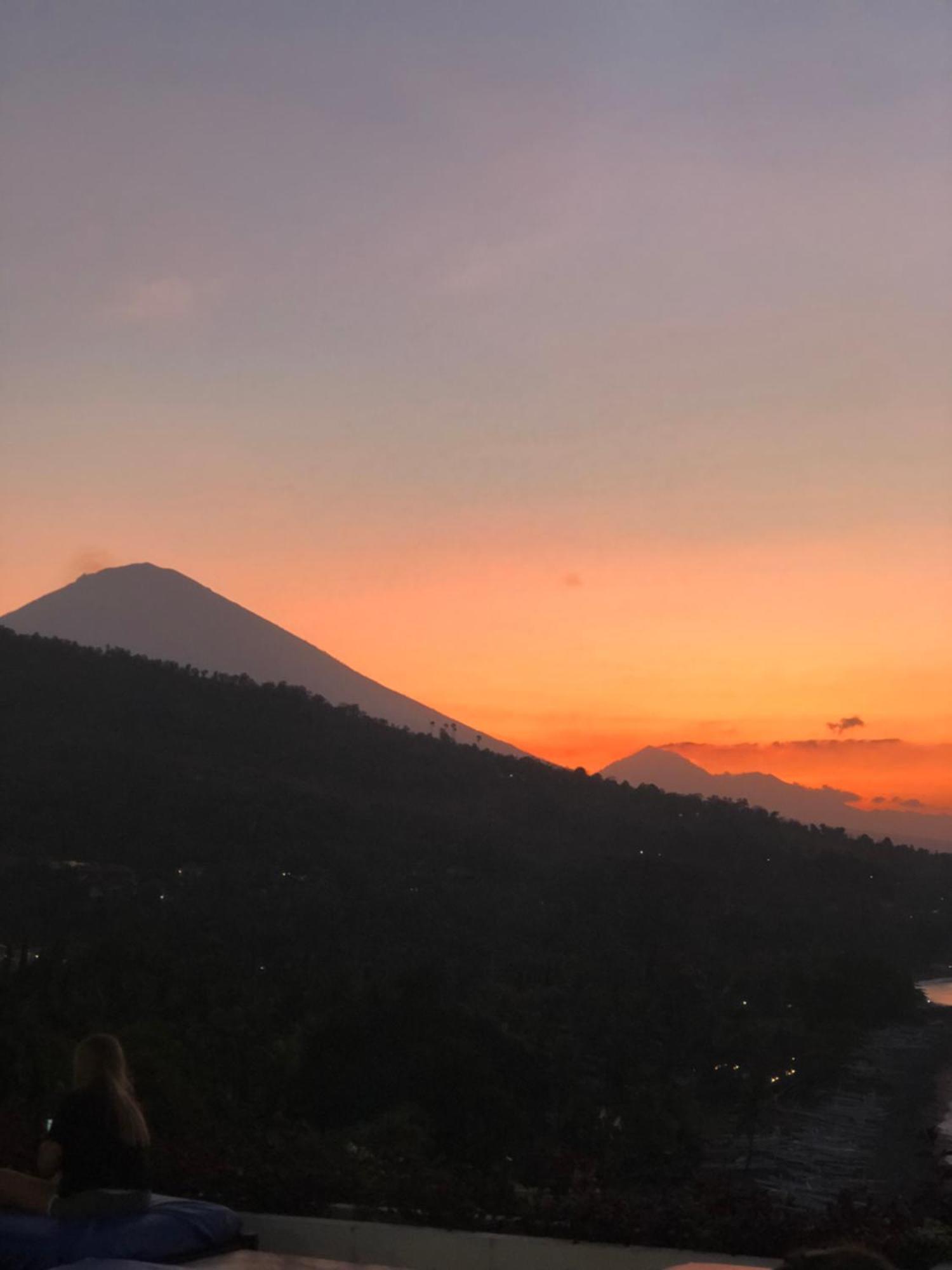 Waenis Sunset View Hotel And Restaurant, Amed, Bali Exterior foto