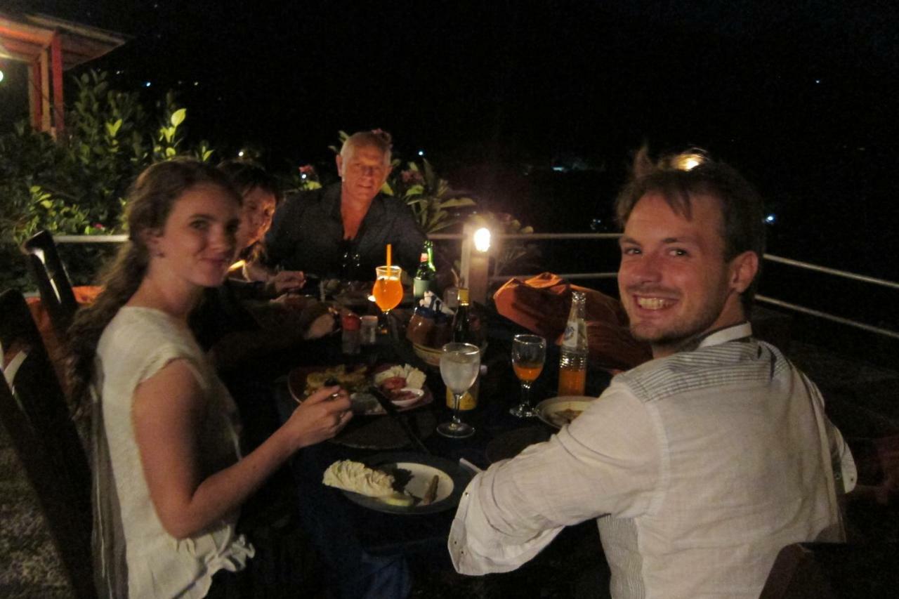 Waenis Sunset View Hotel And Restaurant, Amed, Bali Exterior foto