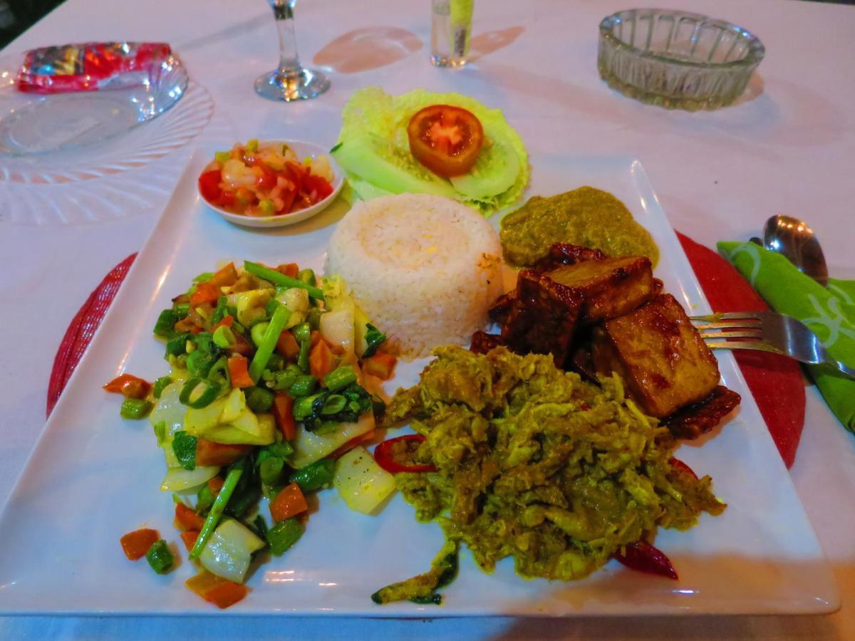 Waenis Sunset View Hotel And Restaurant, Amed, Bali Exterior foto